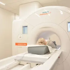 Jak wygląda aparat do rezonansu magnetycznego i czy warto się go bać?