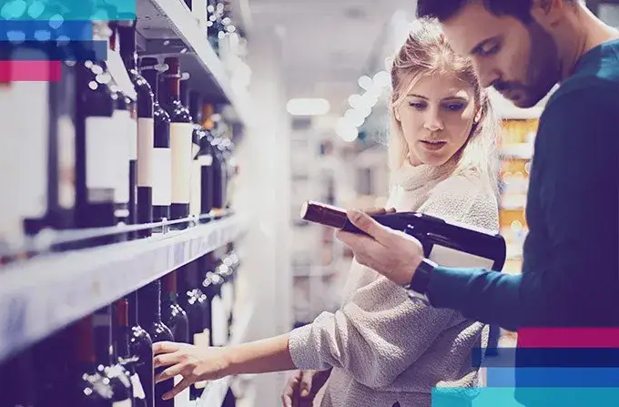Zdjęcie Czy w walizce można przewozić alkohol? Oto ważne zasady i ograniczenia