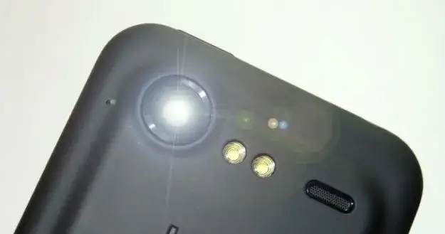 Zdjęcie Jak włączyć lampę błyskową w telefonie Redmi – prosty sposób i rozwiązanie problemów